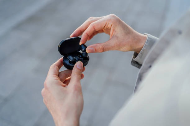How AI Translation Earbuds Solve Language Barriers